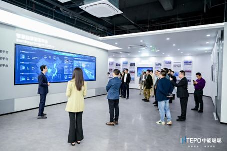 驱动未来,能量随行 中能聪聪小聪移动储充产品新品发布